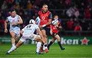 21 October 2017; Simon Zebo of Munster offloads a pass behind his back to team-mate Keith Earls as Pat Lambie of Racing 92 comes to challenge during the European Rugby Champions Cup Pool 4 Round 2 match between Munster and Racing 92 at Thomond Park in Limerick. Photo by Brendan Moran/Sportsfile