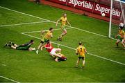 26 August 2012; Colm O'Neill, Cork, and Donegal players, left to right, Paul Durcan, Karl Lacey, Paddy McGrath, Neil Gallagher, and Anthony Thompson, watch as O'Neill's shot hits the crossbar. GAA Football All-Ireland Senior Championship Semi-Final, Cork v Donegal, Croke Park, Dublin. Picture credit: Dáire Brennan / SPORTSFILE