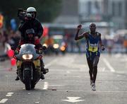 25 October 1999; Kenya's John Mutai on his way to winning The 1999 98FM Dublin City Marathon, O'Connell Street, Dublin. Athletics. Picture credit; Brendan Moran/SPORTSFILE