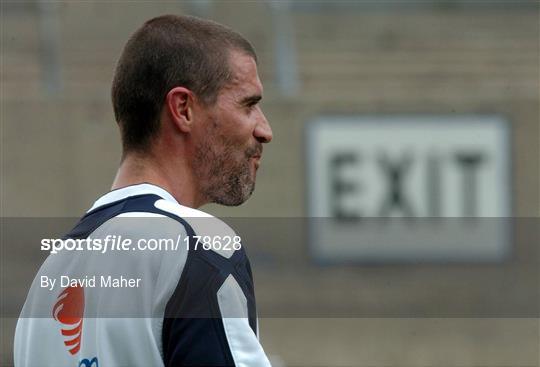 Roy Keane announces his retirement from professional football