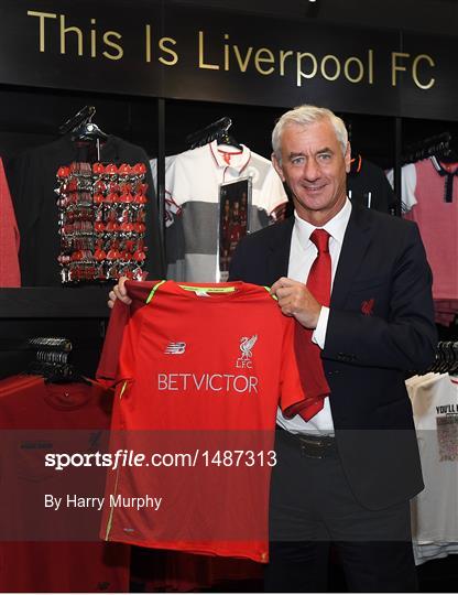 Ian Rush visits the Liverpool FC Store