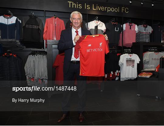 Ian Rush visits the Liverpool FC Store