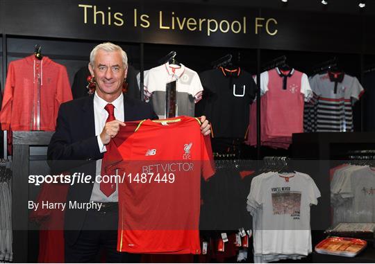 Ian Rush visits the Liverpool FC Store