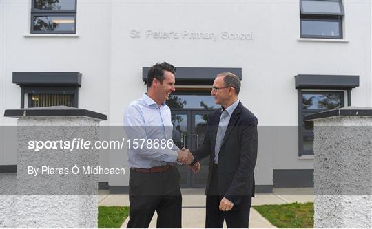 Martin O'Neill visits St Peters National School