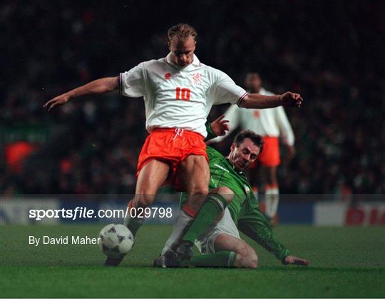 Netherlands v Republic of Ireland - European Championship Qualifying Play-Off