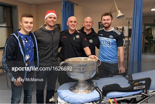 Dublin Football team visit hospitals on Christmas Day