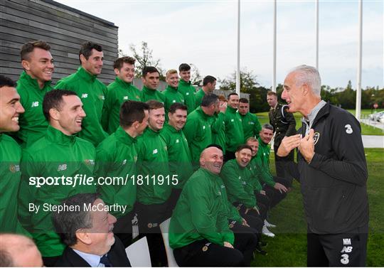 Mick McCarthy meets Irish Defence Forces team