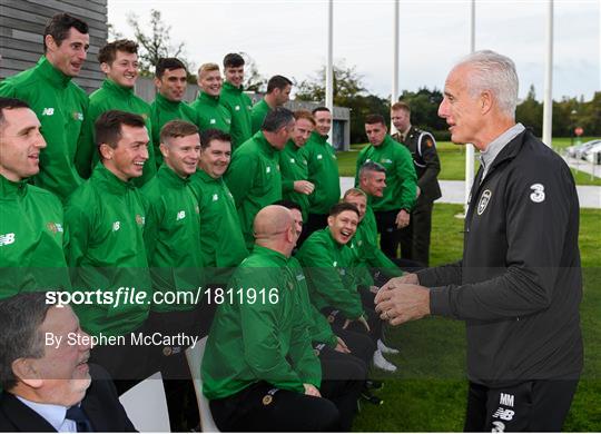 Mick McCarthy meets Irish Defence Forces team