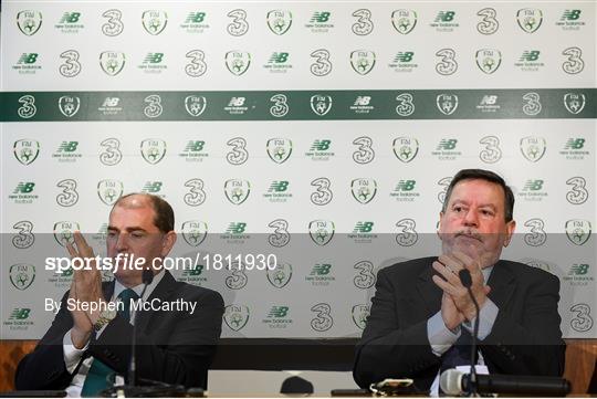 Mick McCarthy meets Irish Defence Forces team