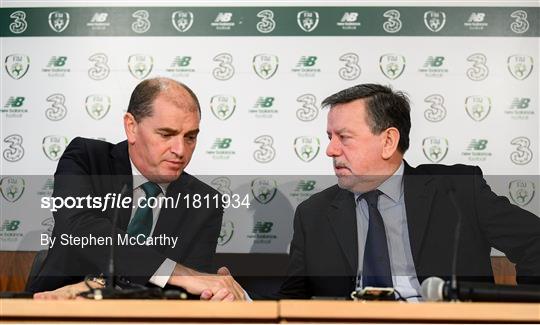 Mick McCarthy meets Irish Defence Forces team