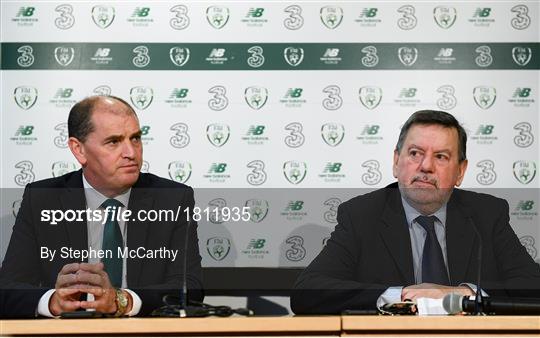 Mick McCarthy meets Irish Defence Forces team