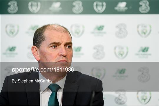 Mick McCarthy meets Irish Defence Forces team