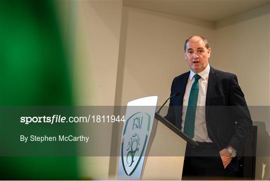 Mick McCarthy meets Irish Defence Forces team