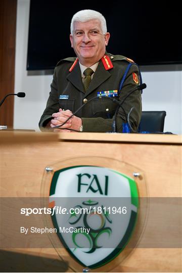 Mick McCarthy meets Irish Defence Forces team Mick McCarthy meets Irish Defence Forces team
