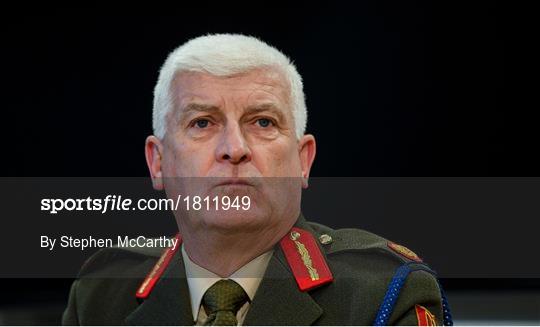 Mick McCarthy meets Irish Defence Forces team