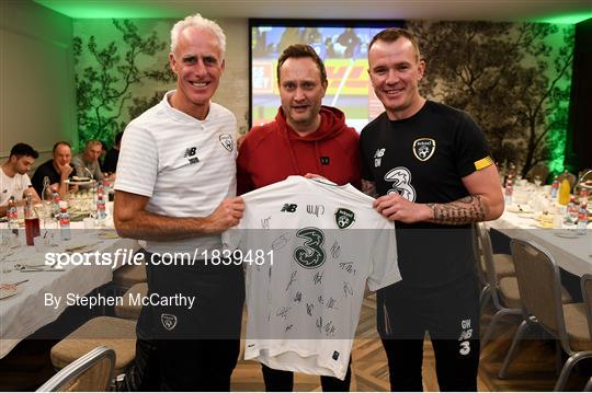 Mario Rosenstock visits Republic of Ireland Squad