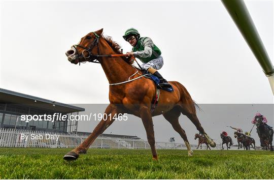 Horse Racing from Naas