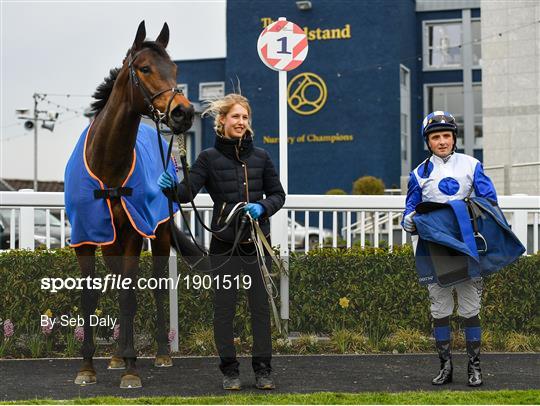 Horse Racing from Naas