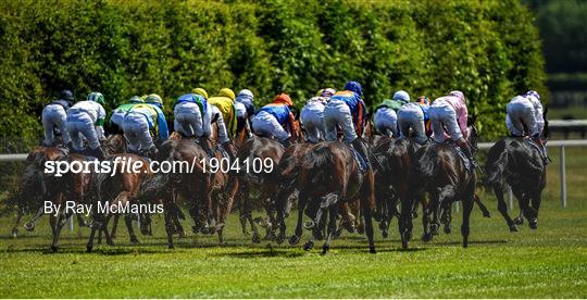 Horse Racing from Naas