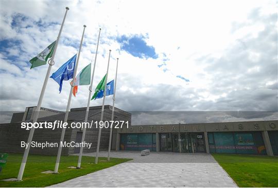 Tributes paid to former Republic of Ireland manager Jack Charlton