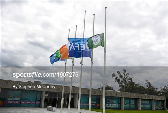 Tributes paid to former Republic of Ireland manager Jack Charlton