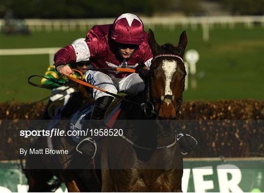 Horse Racing from Naas