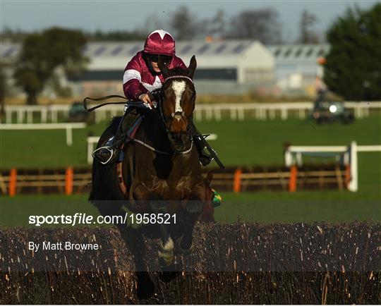 Horse Racing from Naas