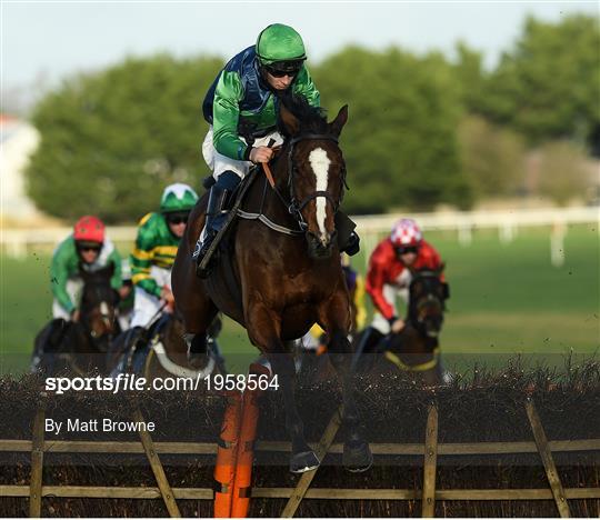 Horse Racing from Naas