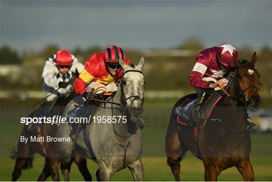 Horse Racing from Naas