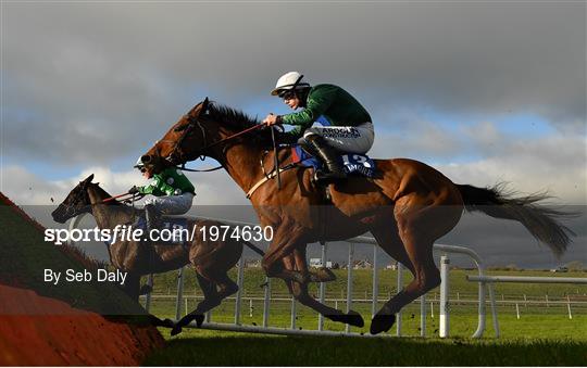 Horse Racing from Tramore