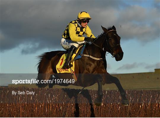 Horse Racing from Tramore