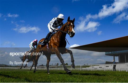 Horse Racing from The Curragh