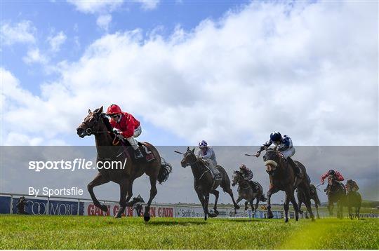 Horse Racing from The Curragh