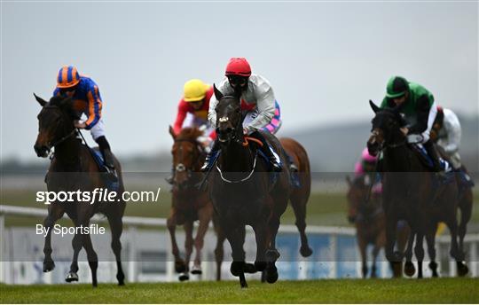 Horse Racing from The Curragh