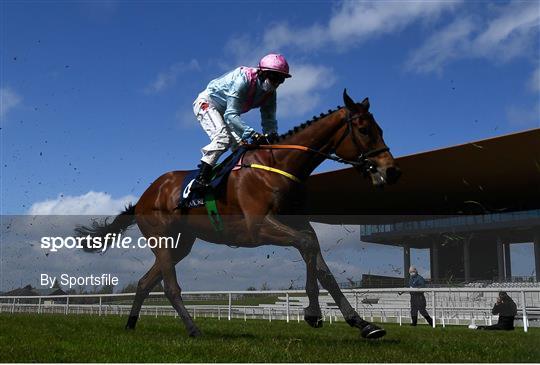 Horse Racing from The Curragh