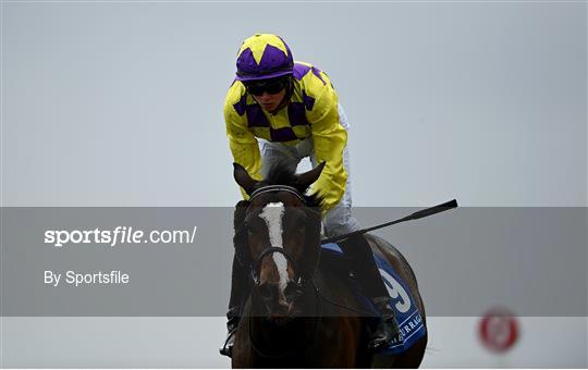 Horse Racing from The Curragh