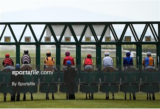 Horse Racing from The Curragh Horse Racing from The Curragh