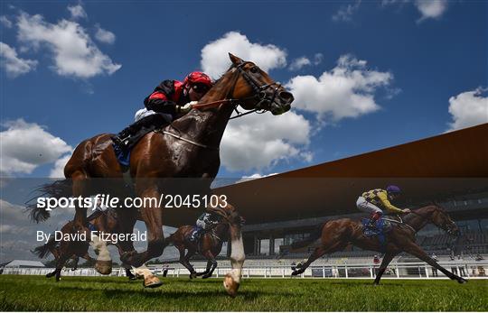 Horse Racing from The Curragh Horse Racing from The Curragh