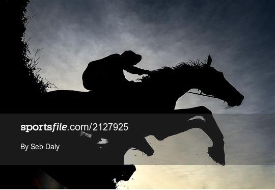 Horse Racing from Thurles