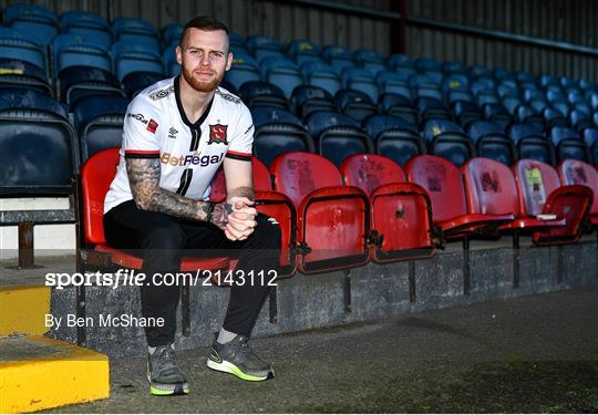 Dundalk Unveil New Signing Mark Connolly
