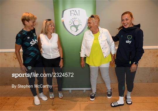 Former Republic of Ireland Internationals Paula Gorham & Linda Gorman Visit Republic of Ireland Women's Team