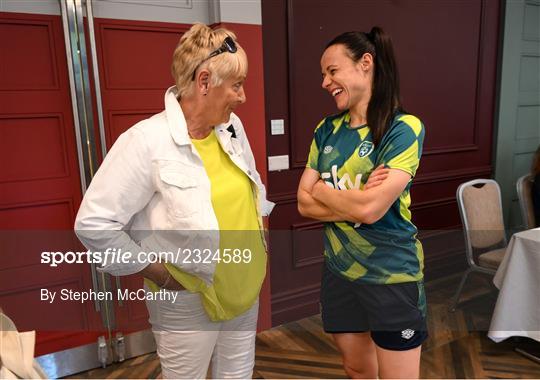 Former Republic of Ireland Internationals Paula Gorham & Linda Gorman Visit Republic of Ireland Women's Team