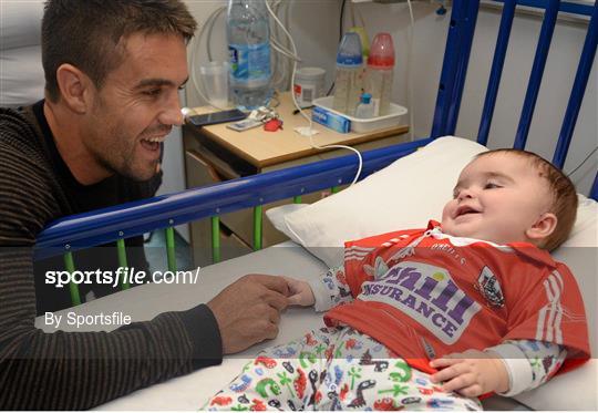 Conor Murray, Munster and Ireland Rugby Star visits Temple Street Children’s University Hospital