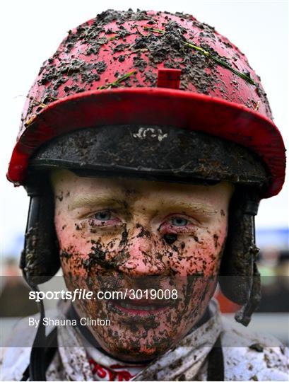 Horse Racing from Naas