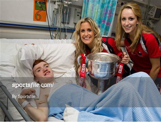 Victorious Cork All-Ireland Ladies Football Champions visit Temple Street Children's University Hospital