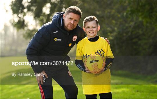 Paint the Town Yellow: Damien Duff and Oscar Walsh all in for Daffodil Day Paint the Town Yellow: Damien Duff and Oscar Walsh all in for Daffodil Day