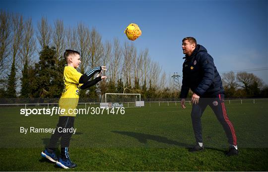 Paint the Town Yellow: Damien Duff and Oscar Walsh all in for Daffodil Day Paint the Town Yellow: Damien Duff and Oscar Walsh all in for Daffodil Day