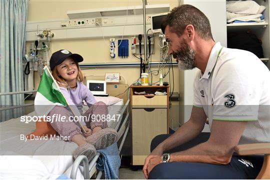 Republic of Ireland visit Temple Street Childrens Hospital