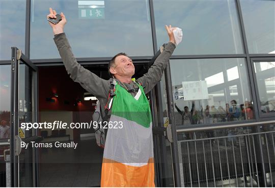 ‘Around the World’ Irish runner arrives home ‘Around the World’ Irish runner arrives home