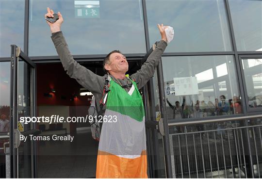 ‘Around the World’ Irish runner arrives home